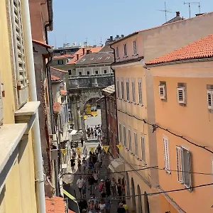 Dejan Apartment-Top Centar-Old Town-Low Budget Studios Appartamento